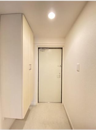 ロワイヤルM福岡空港ステーション 玄関