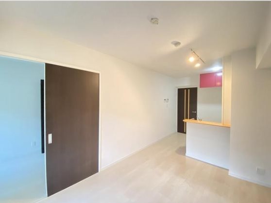 ロワイヤルM福岡空港ステーション リビング