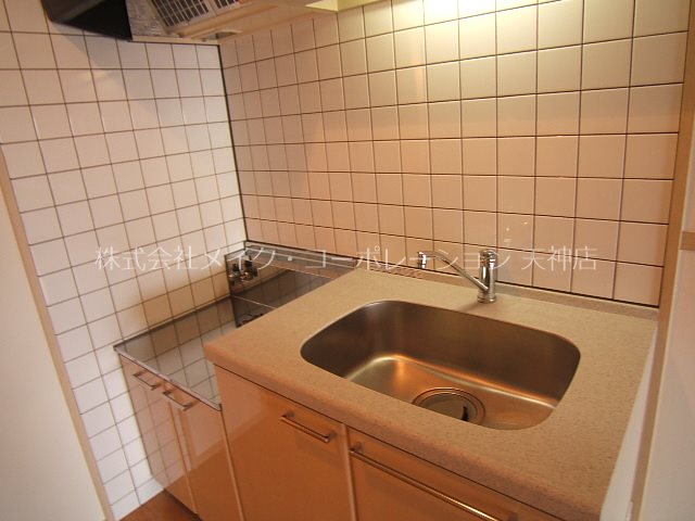 反転タイプ掲載となります。 グランパーク天神 キッチン