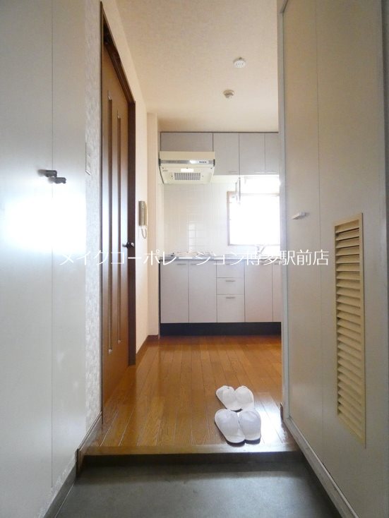 ニューロング博多 玄関