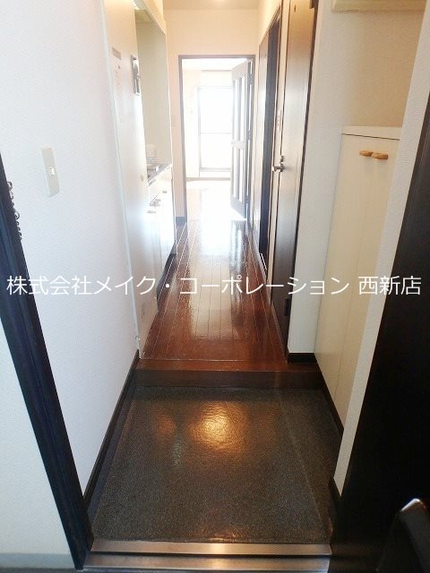 セラフィン西新南 玄関