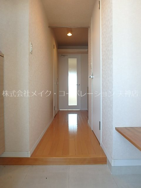 アレクサスラ・ストラーダ 玄関