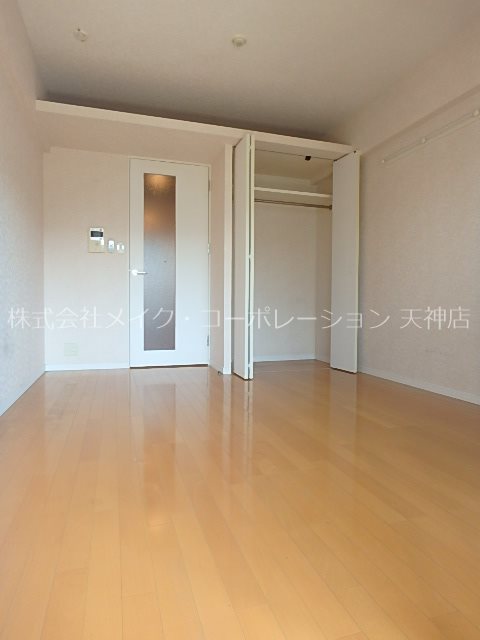 アレクサスラ・ストラーダ リビング