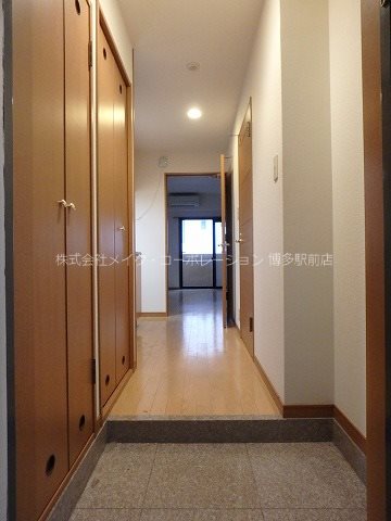 同物件・反転タイプ引用 ピュアドームグランテージ博多 玄関