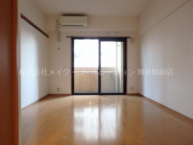 同物件・反転タイプ引用 ピュアドームグランテージ博多 リビング