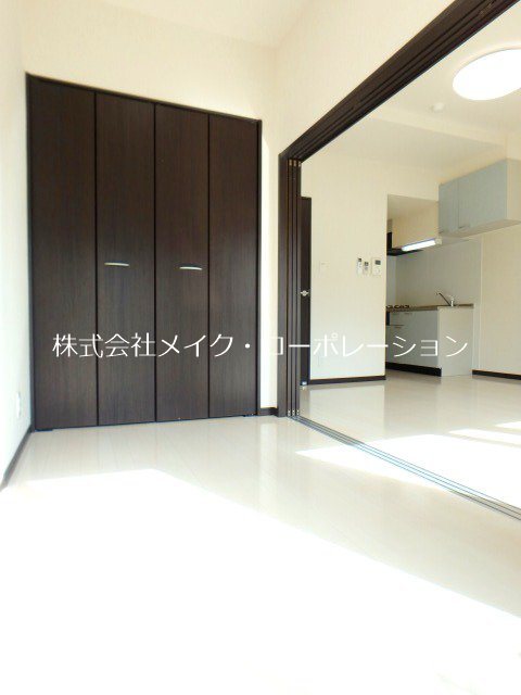 ベッドルーム West Court DR ベッドルーム