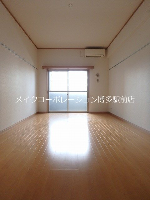 ロイヤルリバービュー リビング