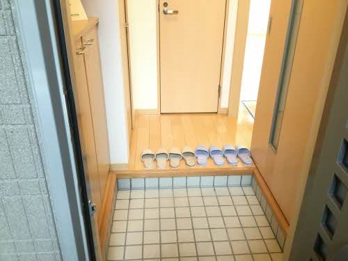 ファミール井尻 玄関