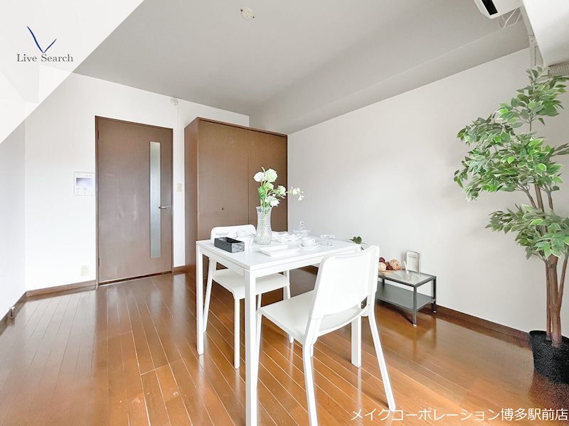 ※写真は棟内別部屋参考写真です セゾン・ド・ヴィラ平尾 リビング