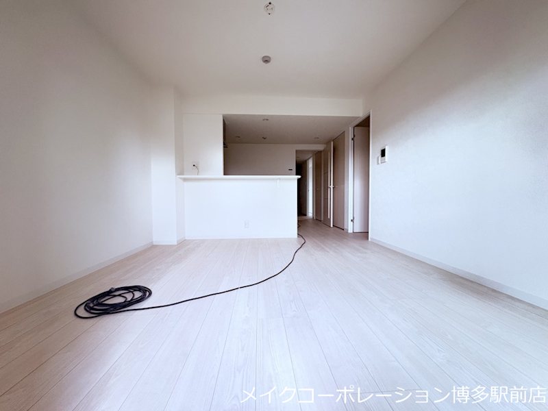 リビング アルメノア西新 リビング