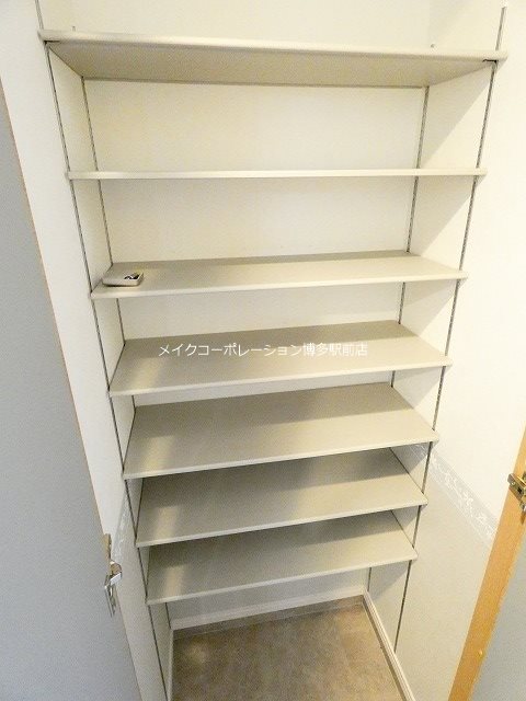 レシェンテ・ヴィラ東比恵 玄関