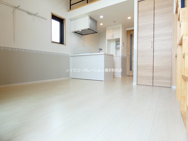 レシェンテ・ヴィラ東比恵 リビング