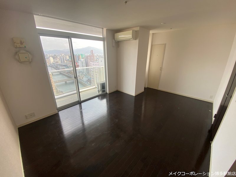 ラクレイス西新レジデンシャルタワー リビング