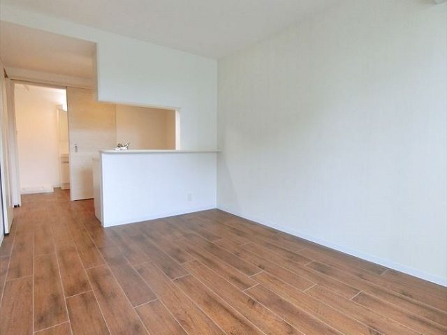 FS GARAGE 小戸 リビング