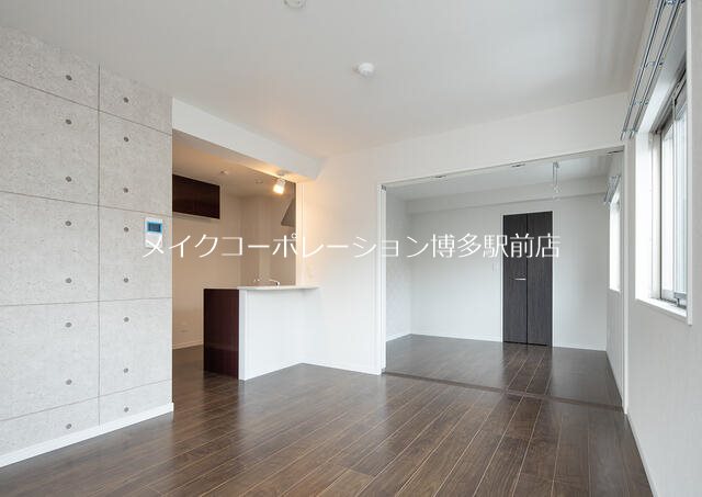 ロイズ大橋駅前 リビング