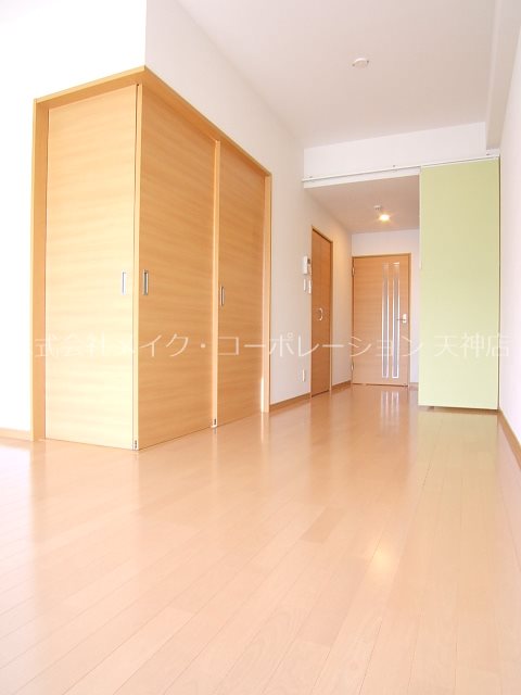 リビング 天神ファイブ リビング