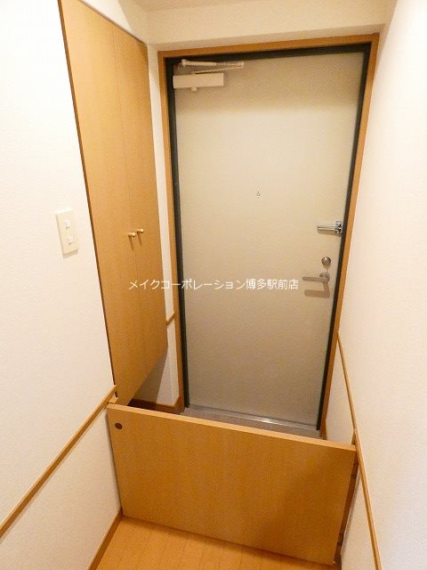 カマラード吉塚  玄関