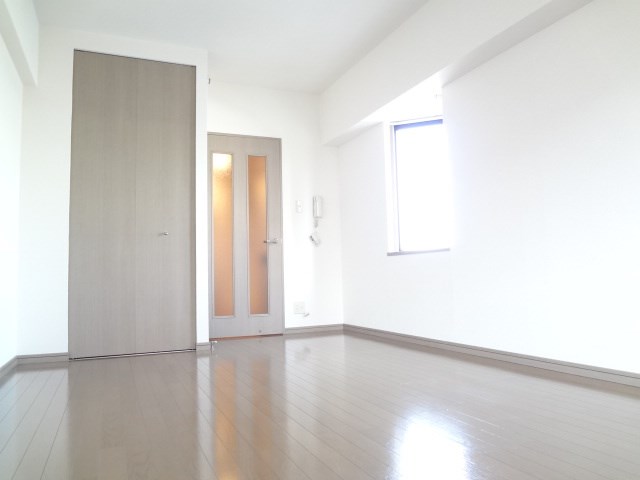 写真は同型タイプ 真和ビル リビング