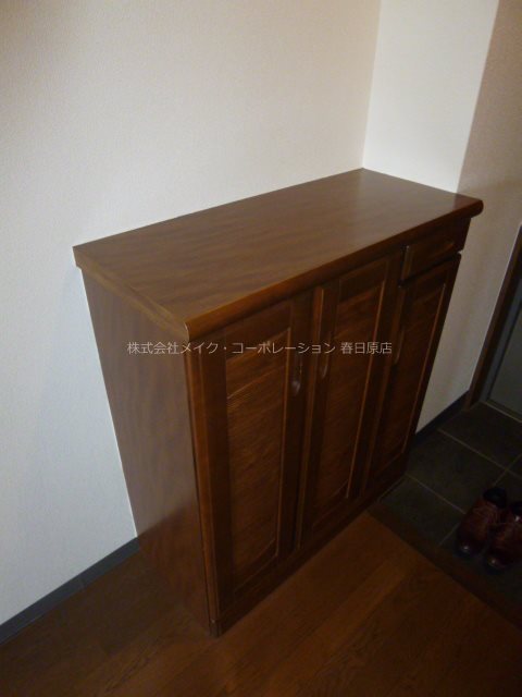 写真は同型タイプ エトランゼ五番館 玄関