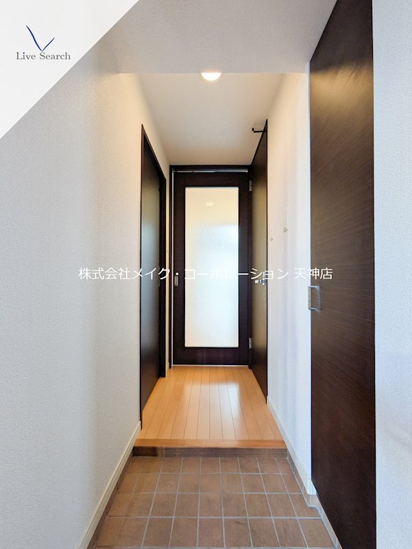 玄関 サリナス大名弐番館 玄関