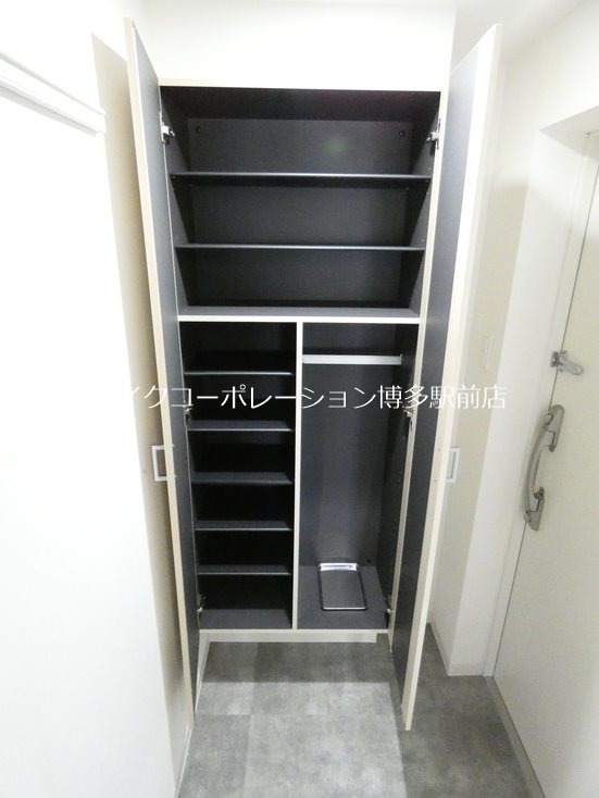 メゾン・ド・リエール博多  玄関