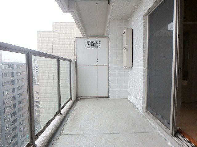 ※同物件別部屋引用です。 エステート・モア・天神マリーナ ベランダ