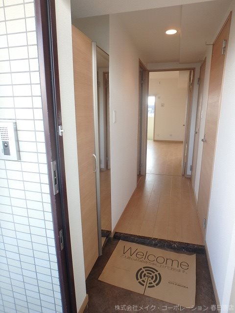 写真は同型タイプ カラコレスⅤ 玄関