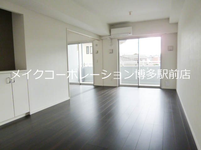 写真は同型タイプ アムシュトラーセ リビング