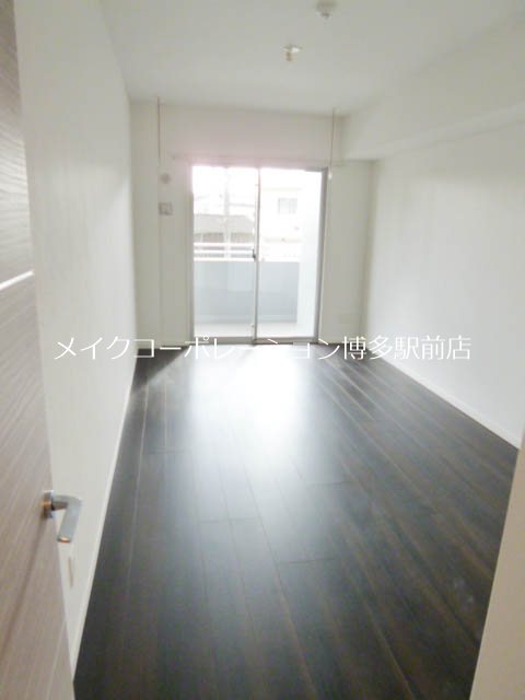 写真は同型タイプ アムシュトラーセ ベッドルーム