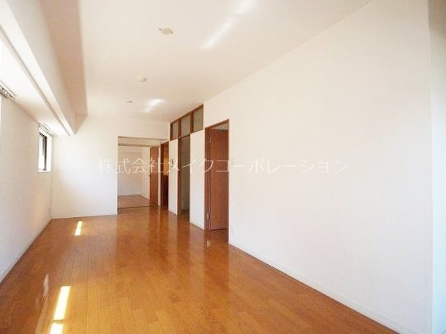 ティ・ファインズ平尾  リビング