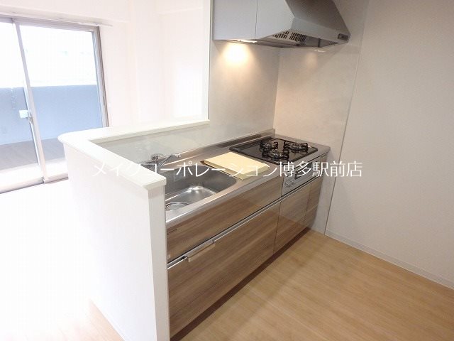 ※同型タイプ引用 エルグランド博多 キッチン
