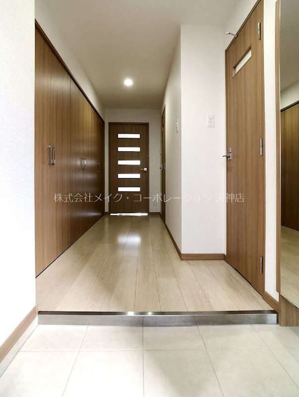 ロイヤルコンフォート渡辺通り   玄関