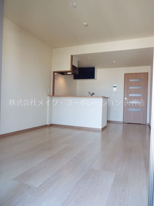 ロイヤルコンフォート渡辺通り   リビング