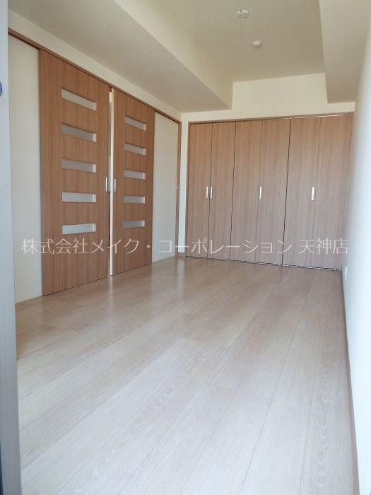 ロイヤルコンフォート渡辺通り   ベッドルーム