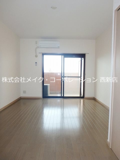 テラ・ロッサ西新～ネット無料～ リビング