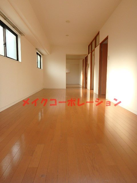 ティ・ファインズ平尾  リビング