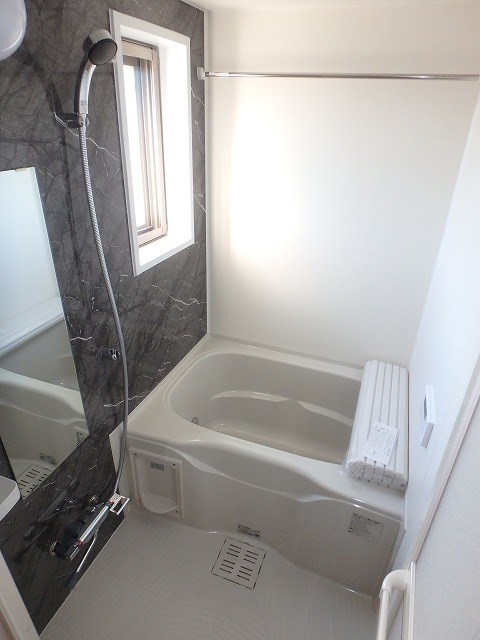 写真は同型タイプ LIFEFIELD二日市駅前 風呂画像