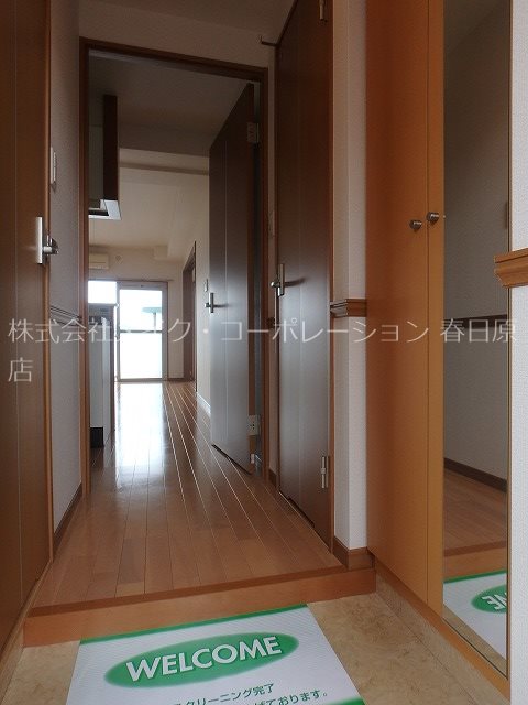 写真は同型タイプ サンヒルズ麦野 玄関