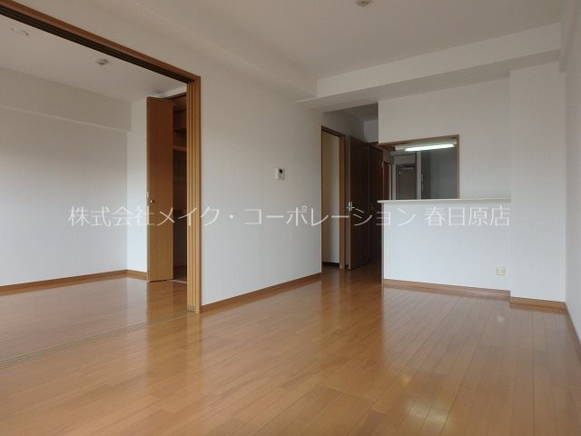 写真は同型タイプ サンヒルズ麦野 リビング