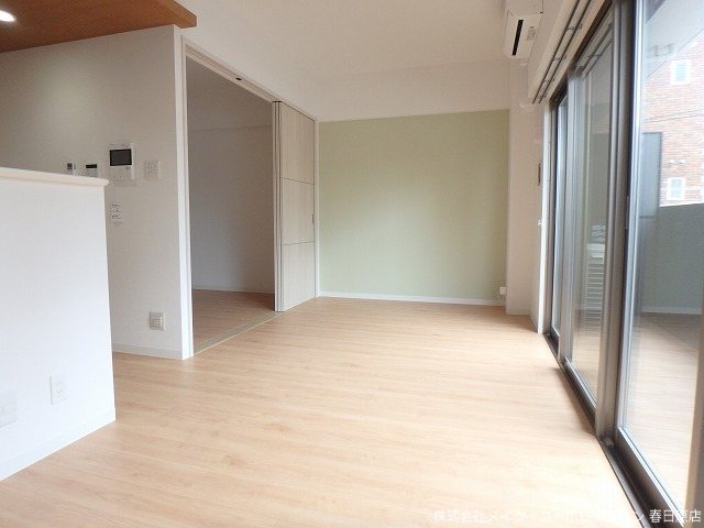 写真は同型タイプ エルグランド博多 リビング