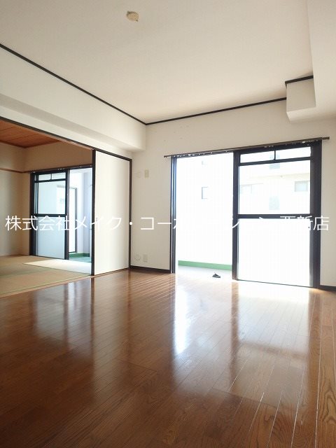 エミネント西新 リビング