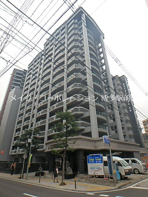 ロイヤル渡辺通１５４ 外観