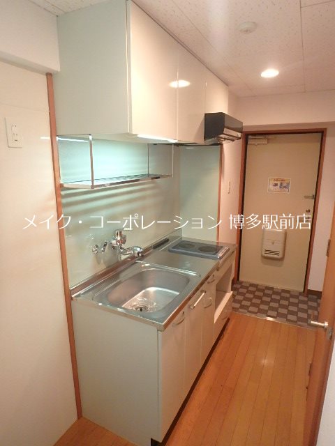 ロイヤル渡辺通１５４ キッチン