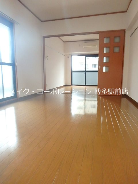 ロイヤル渡辺通１５４ ベッドルーム