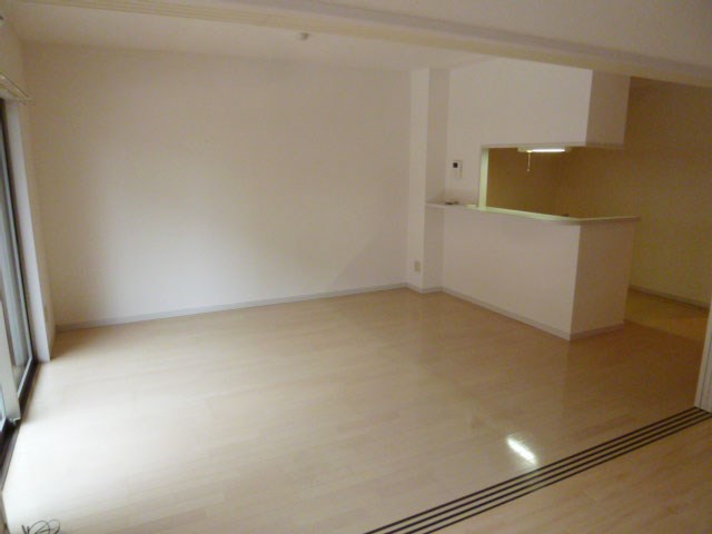 メゾンドリバティ那珂川 リビング