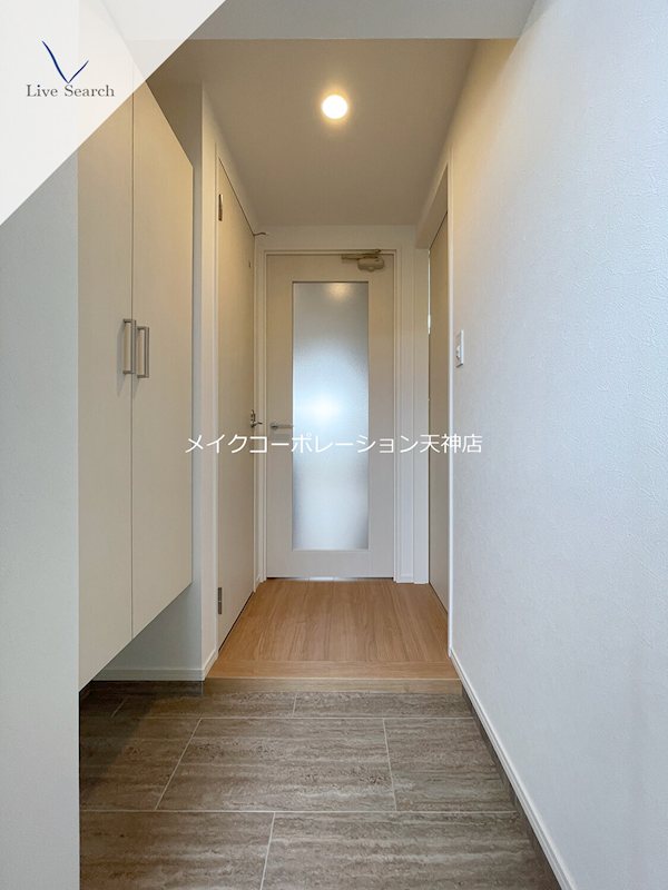 クロス天神南 玄関