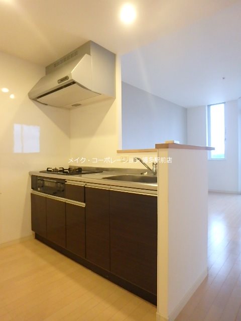 ラクレイス西新レジデンシャルタワー キッチン