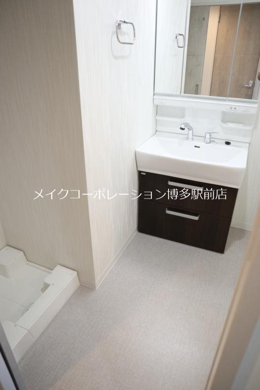 ドゥバーグ渡辺通   その他1