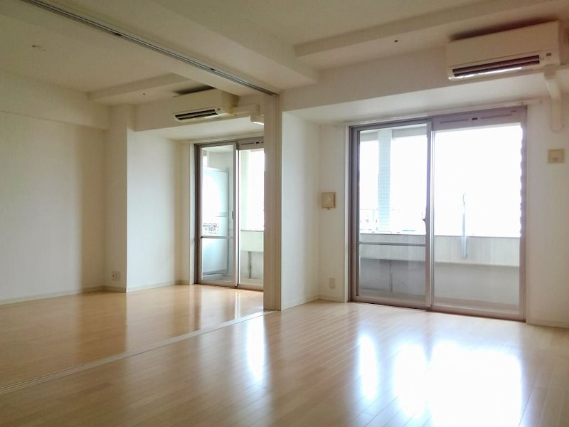 天神プレイス　イースト リビング