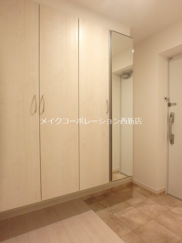 弥生なつめビル 玄関